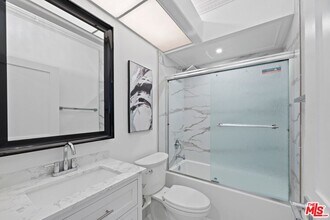 1136 S Shenandoah St in Los Angeles, CA - Building Photo - Building Photo