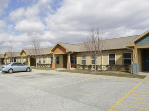 Blueberry Ridge Apartments in Powell, TN - Foto de edificio - Building Photo