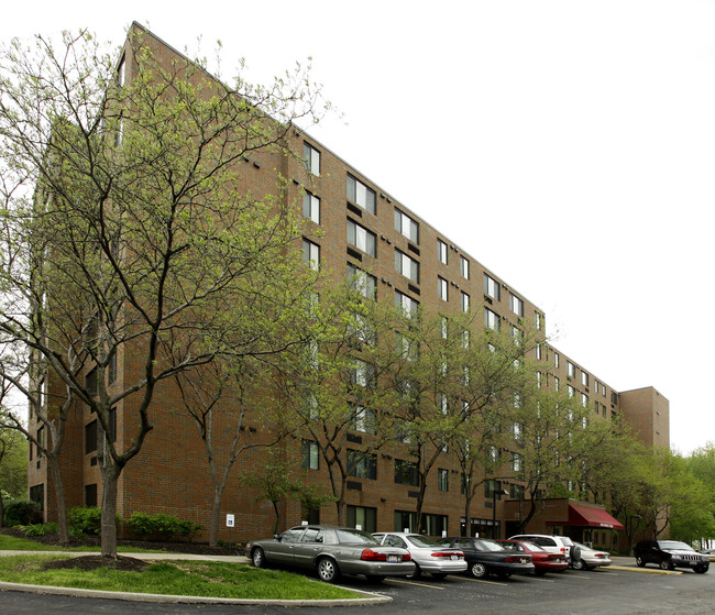 Beachpark Tower Apartments in Avon Lake, OH - Building Photo - Building Photo