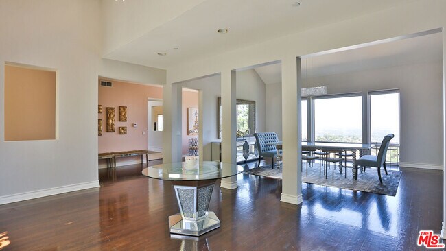 14445 Mulholland Dr in Los Angeles, CA - Building Photo - Building Photo