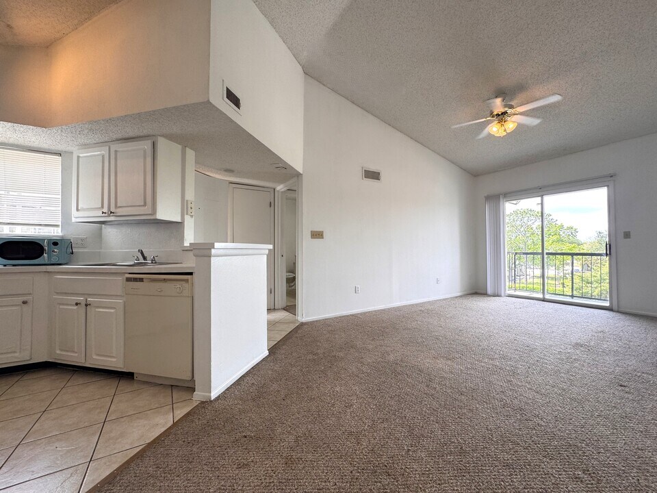 1932 Lake Atriums Cir in Orlando, FL - Building Photo