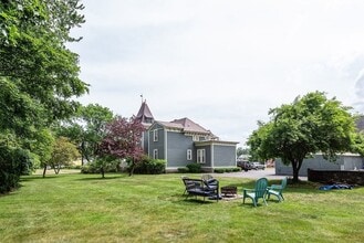 249 County St, Unit 2 in Attleboro, MA - Building Photo - Building Photo