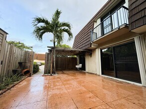 2311 23rd Ln in Palm Beach Gardens, FL - Building Photo - Building Photo