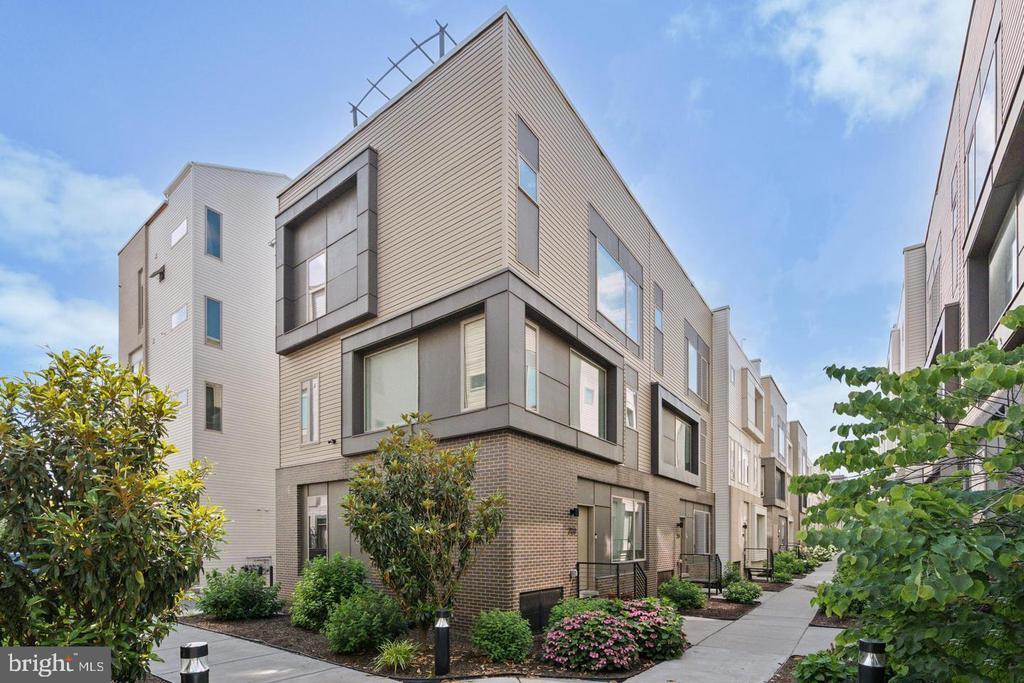 2128 Kensington Walk in Philadelphia, PA - Building Photo
