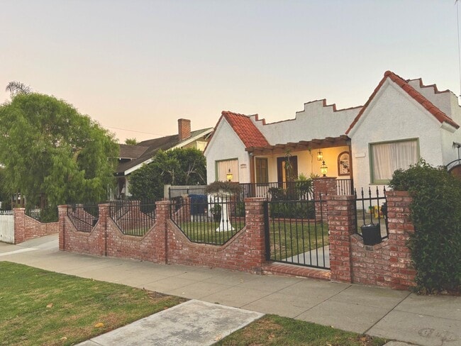 property at 559 W 39th St