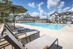 The Collins Apartments in Charlotte, NC - Building Photo