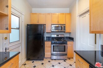 1304 N Alta Vista Blvd in Los Angeles, CA - Building Photo - Building Photo