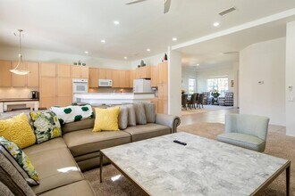 40741 Avenida Solana in Palm Desert, CA - Building Photo - Building Photo