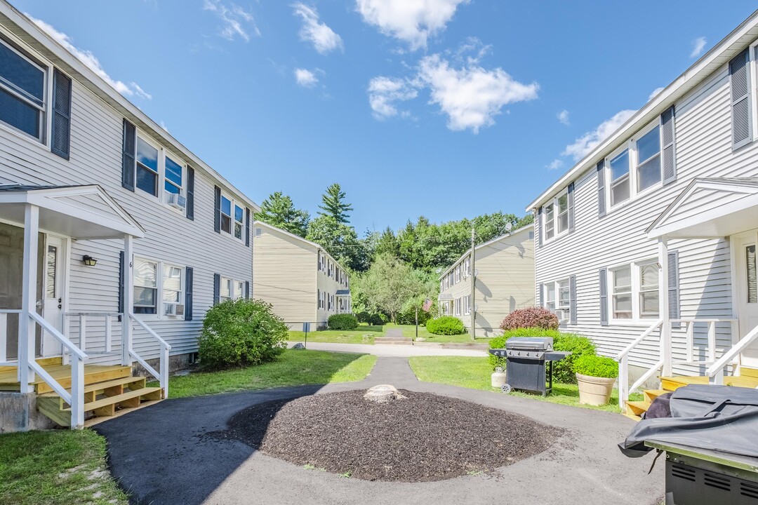 Willow Rock Apartments in Hillsborough, NH - Building Photo