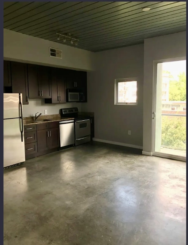 property at 620 Glen Iris Dr NE