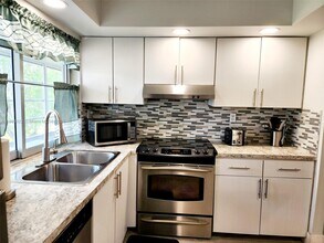9101 Lime Bay Blvd in Tamarac, FL - Building Photo - Building Photo