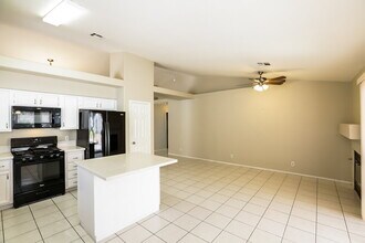 5021 Drummond Rd in Las Vegas, NV - Building Photo - Building Photo