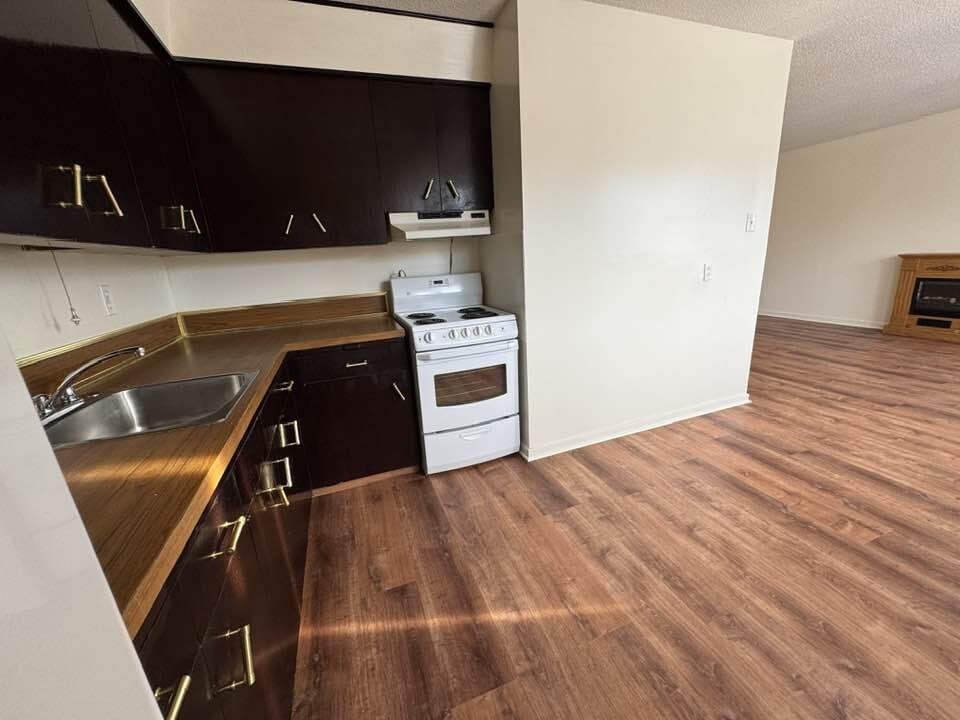 3832 Rae St, Unit 6 in Regina, SK - Foto de edificio