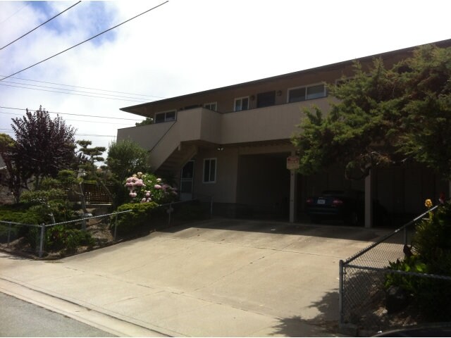 Coo-view Manor in Monterey, CA - Building Photo