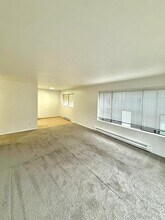 2611 44th Ave SW, Unit 6 in Seattle, WA - Building Photo - Building Photo