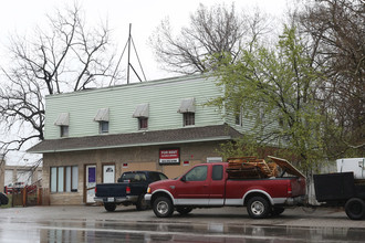 10906-10910 E Truman Rd in Independence, MO - Building Photo - Building Photo