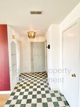 212 Dockside Dr in Hampton, VA - Foto de edificio - Building Photo