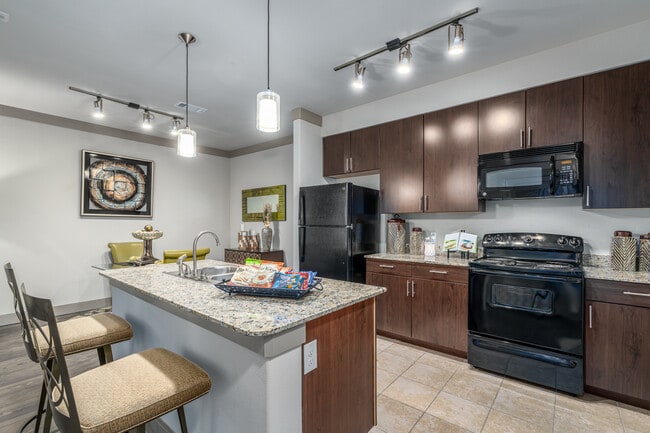 Ten Oaks in Austin, TX - Building Photo - Interior Photo