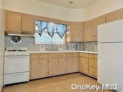 75 Indiana Ave in Long Beach, NY - Foto de edificio - Building Photo