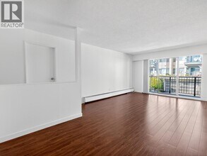 170 W 4th St in North Vancouver, BC - Building Photo - Building Photo