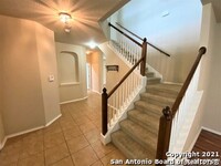 1015 Iris Path in San Antonio, TX - Foto de edificio - Building Photo