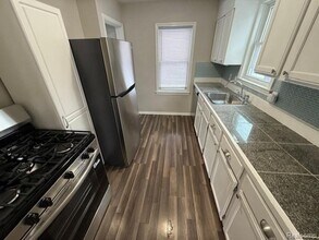 358 W Elza Ave in Hazel Park, MI - Building Photo - Building Photo