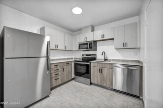 1642 York Wy in Sparks, NV - Building Photo - Building Photo