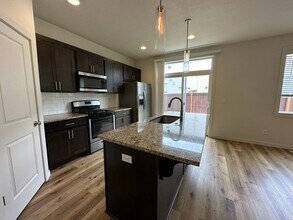 9714 Windswept Pl in Portland, OR - Building Photo - Building Photo