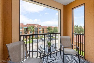 1235 Reserve Way in Naples, FL - Foto de edificio - Building Photo