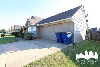 6318 Magnolia Lakes Dr in Olive Branch, MS - Foto de edificio - Building Photo