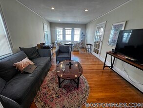 100 Hillside St, Unit 1 in Boston, MA - Foto de edificio - Building Photo