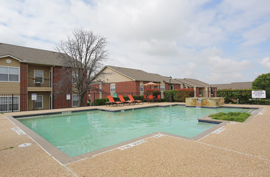 Stonebrook Village in Frisco, TX - Foto de edificio