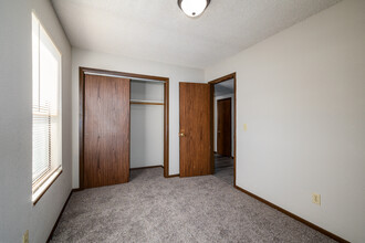 Beartown Townhomes in Springfield, MO - Building Photo - Interior Photo