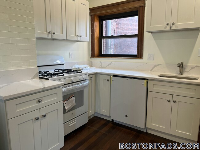 1855 Beacon St in Brookline, MA - Building Photo - Building Photo