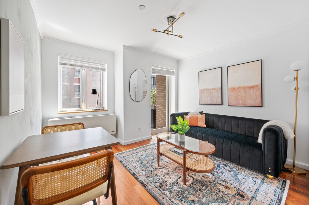 209 W 20th St in New York, NY - Building Photo
