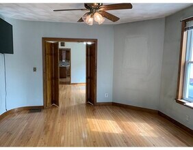 686 E 7th St-Unit -1 in Boston, MA - Foto de edificio - Building Photo