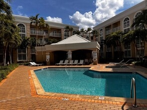 1280 S Alhambra Cir, Unit 2413 in Coral Gables, FL - Foto de edificio - Building Photo