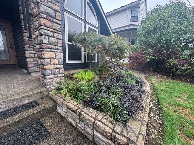 17927 Ridge Lake Dr in Lake Oswego, OR - Building Photo - Building Photo