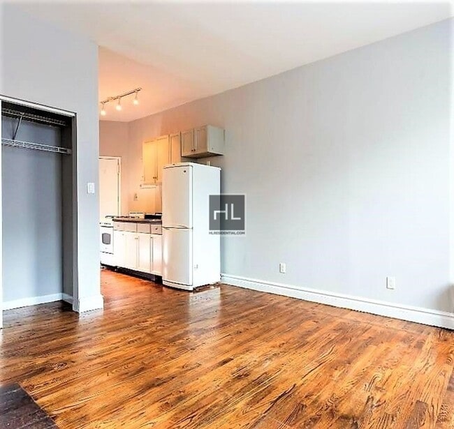 NO FEE LeRoy Street & Seventh Avenue 1BR • W/D • Fireplace • Wine Cooler • Pets OK