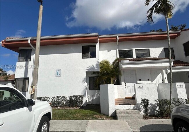 9700 SW 138th Ave in Miami, FL - Foto de edificio - Building Photo