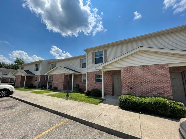 301 Pebble Dr in Moundsville, WV - Building Photo - Building Photo