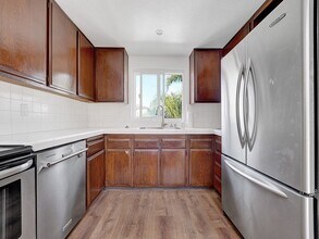 907 E Balboa Blvd in Newport Beach, CA - Building Photo - Building Photo