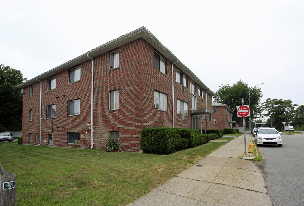 195 Salem St in Medford, MA - Building Photo