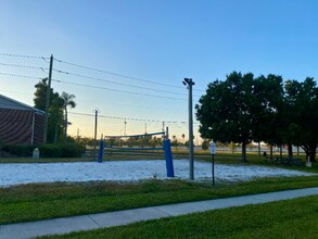 1400 Gandy Blvd N in St. Petersburg, FL - Foto de edificio - Building Photo