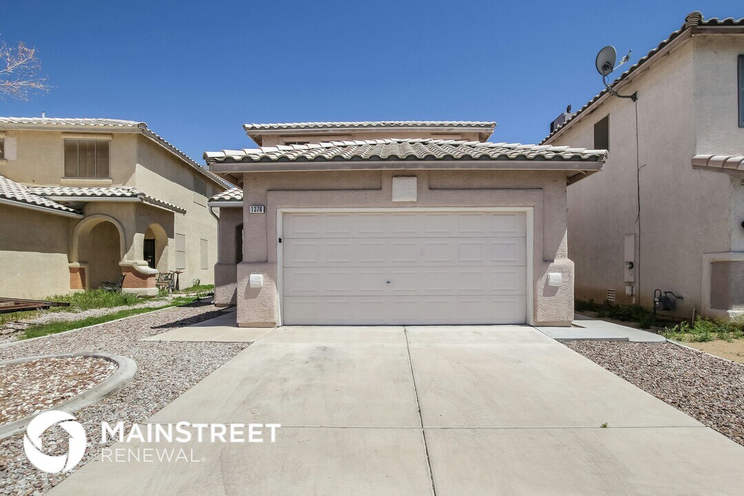 1376 Angel Falls St in Las Vegas, NV - Foto de edificio