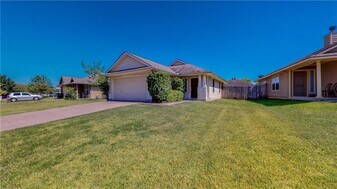 1000 Windmeadows Dr in College Station, TX - Building Photo