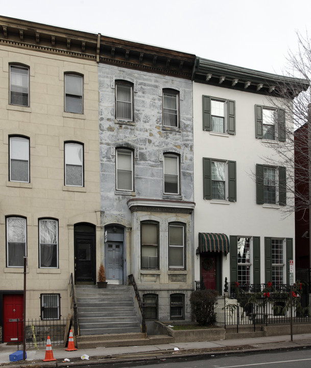 1821 Spring Garden St in Philadelphia, PA - Foto de edificio