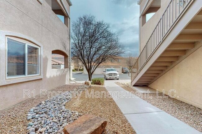 6800 Vista Del Norte Dr NE in Albuquerque, NM - Building Photo - Building Photo
