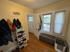 126 Oakley Rd in Belmont, MA - Foto de edificio - Building Photo