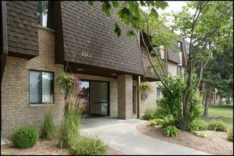 Gentry Apartments in Oakdale, MN - Building Photo - Building Photo